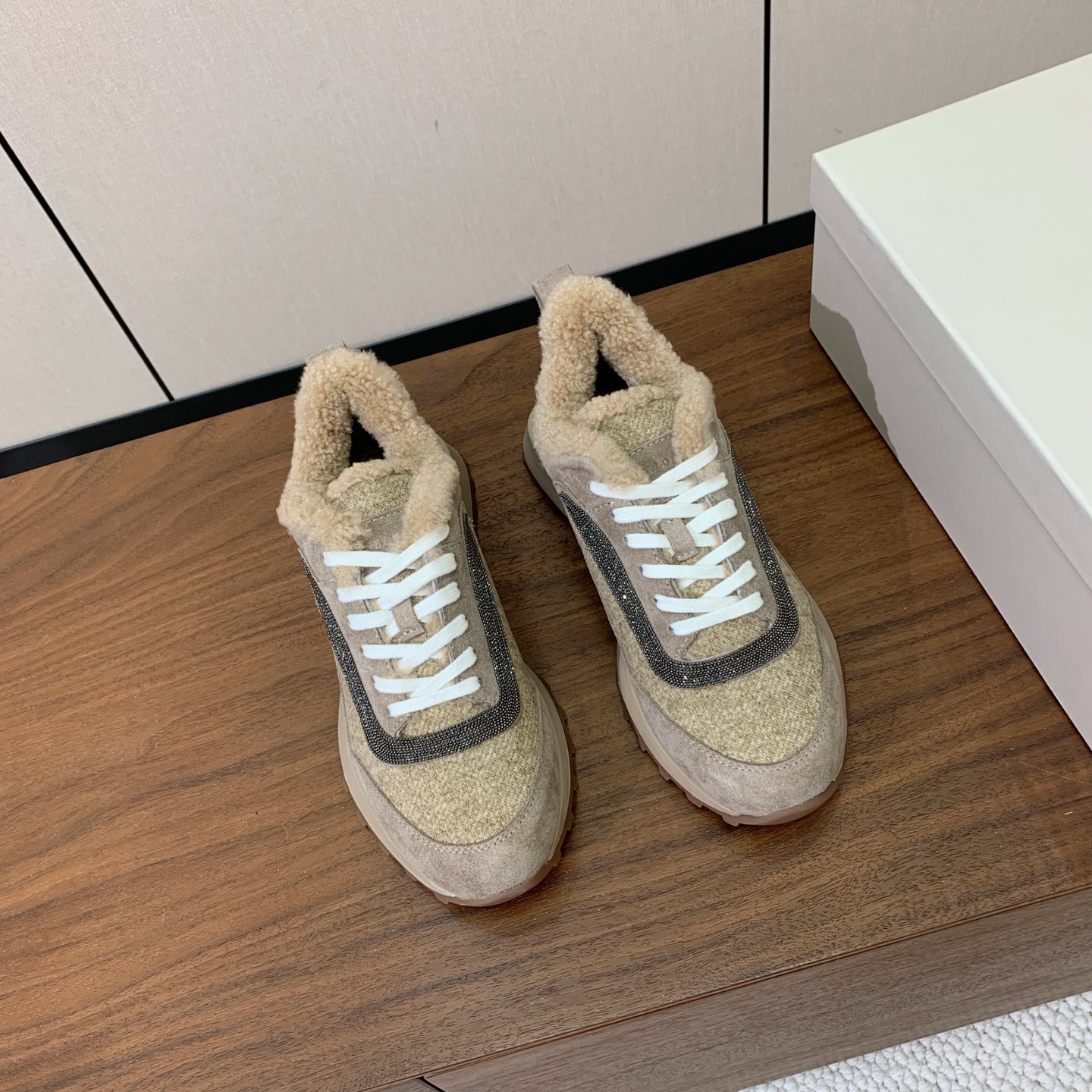 【Brunell* Cucinell*】拼色底羊毛里休闲运动鞋。鞋面采用进口牛绒，羊毛内里，原版开模大底！上脚超舒适。 