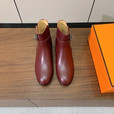 【Herm*s】经典短靴。简约大气。从来不会过时。鞋面小牛皮,牛皮内里。真皮大底。 码数:35-42(40、41、42定 【Herm*s】经典短靴。简约大气。从来不会过时。鞋面小牛皮,牛皮内里。真皮大底。 码数:35-42(40、41、42定