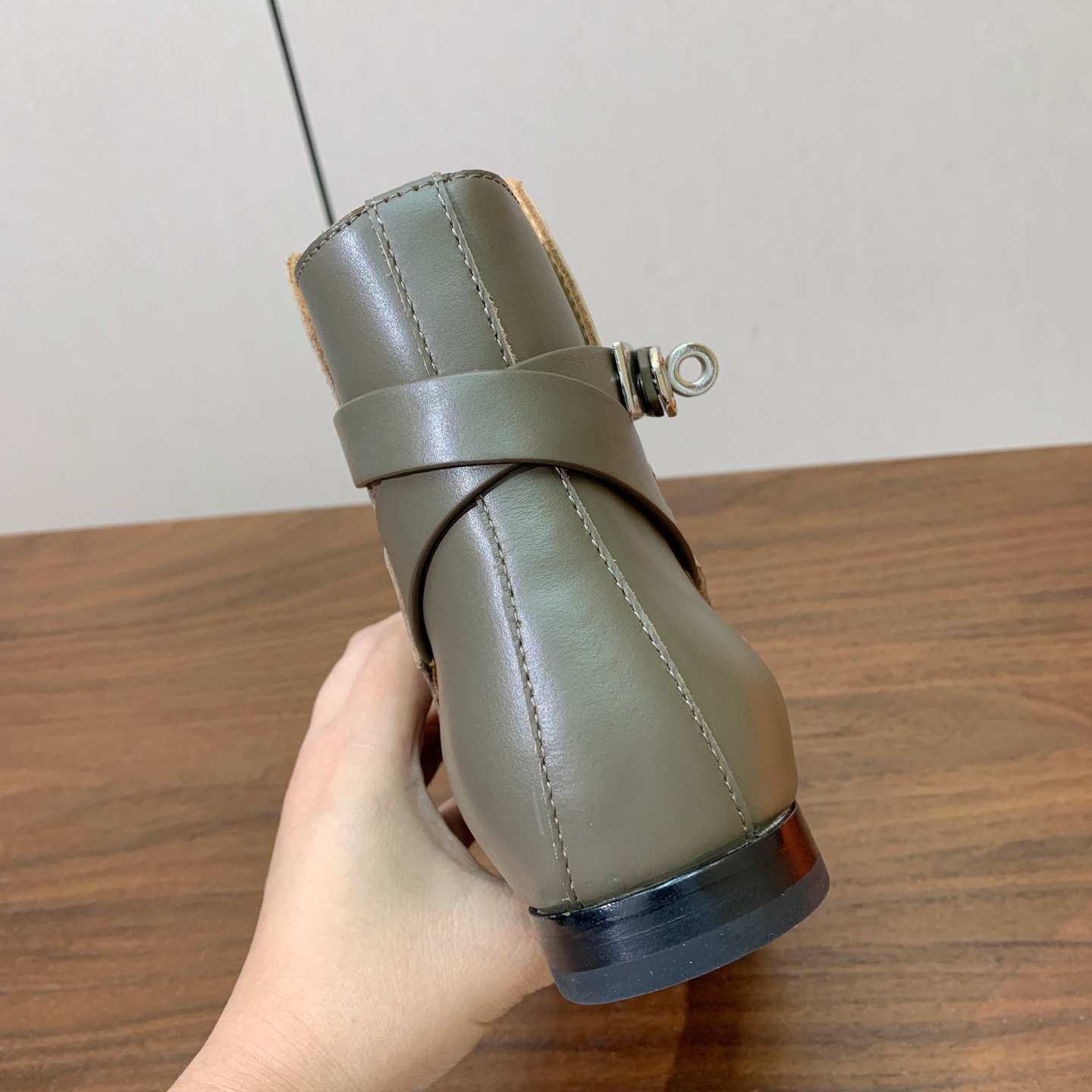 【Herm*s】经典短靴。简约大气。从来不会过时。鞋面小牛皮，牛皮内里。真皮大底。 码数：35-42（40、41、42定