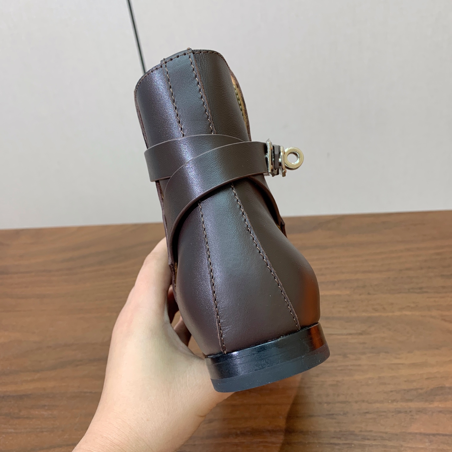 【Herm*s】经典短靴。简约大气。从来不会过时。鞋面小牛皮，牛皮内里。真皮大底。 码数：35-42（40、41、42定
