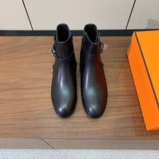 【Herm*s】经典短靴。简约大气。从来不会过时。鞋面小牛皮,牛皮内里。真皮大底。 码数:35-42(40、41、42定 【Herm*s】经典短靴。简约大气。从来不会过时。鞋面小牛皮,牛皮内里。真皮大底。 码数:35-42(40、41、42定
