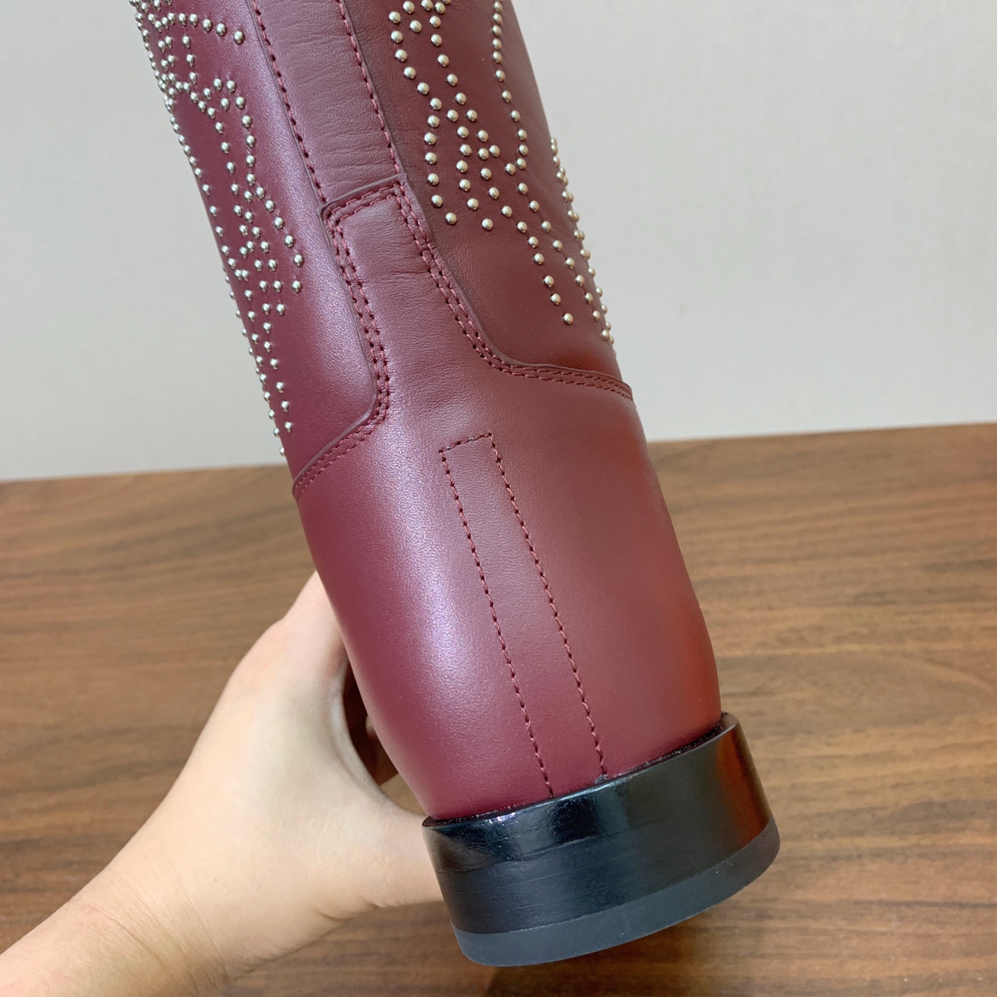 【Herm*s】骑士靴。展现品牌精湛的制靴工艺。面料小牛皮、羊京（打钉）牛皮内里。加厚真皮大底。全新高档包装。 码数：3