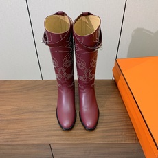 【Herm*s】骑士靴。展现品牌精湛的制靴工艺。面料小牛皮、羊京(打钉)牛皮内里。加厚真皮大底。全新高档包装。 码数:3 【Herm*s】骑士靴。展现品牌精湛的制靴工艺。面料小牛皮、羊京(打钉)牛皮内里。加厚真皮大底。全新高档包装。 码数:3