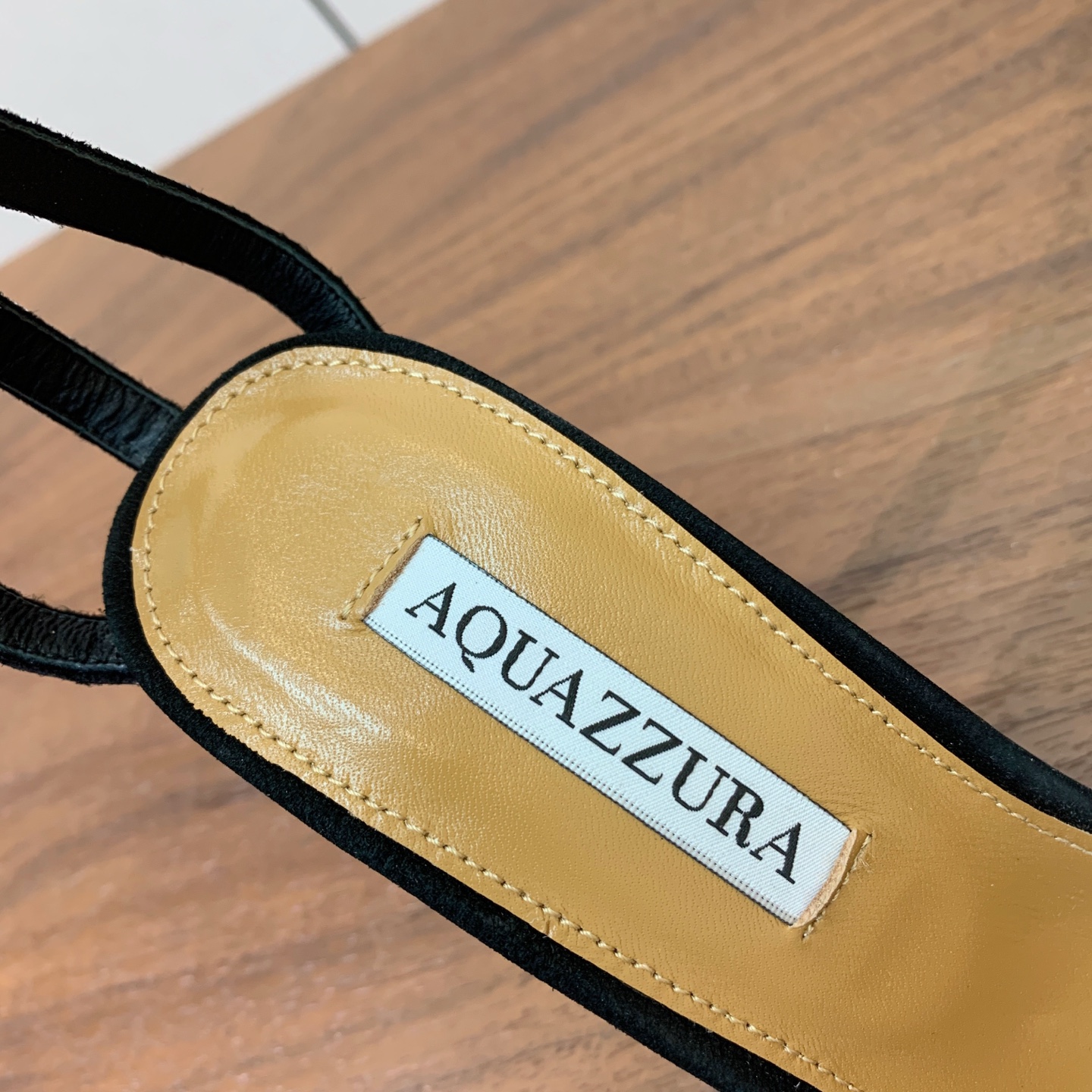 【AQUAZZUR* 】钻面凉鞋。性感的代言品牌。鞋面羊京、真丝烫钻。羊皮垫脚，真皮大底。跟高9.5cm 码数：35-4