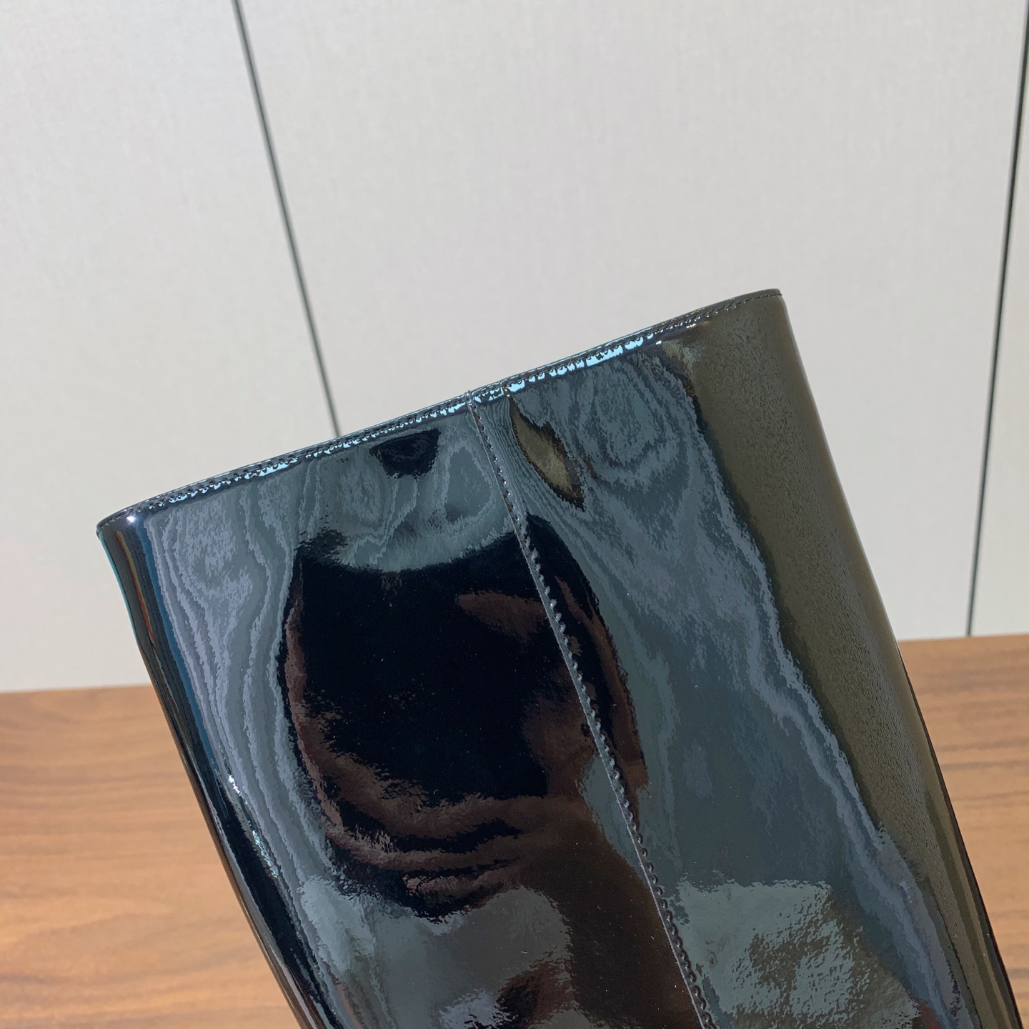 【Amina Muaddi】尖头高跟长靴。简约气质款。面料漆皮、牛皮、覆膜牛皮。羊皮内里及垫脚。注塑真皮大底。跟高10c