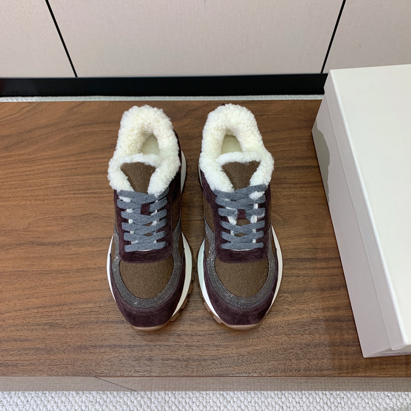【Brunell* Cucinell*】羊毛里休闲运动鞋。鞋面采用进口牛绒,羊毛内里,原版开模大底!上脚超舒适。 码数: 【Brunell* Cucinell*】羊毛里休闲运动鞋。鞋面采用进口牛绒,羊毛内里,原版开模大底!上脚超舒适。 码数: