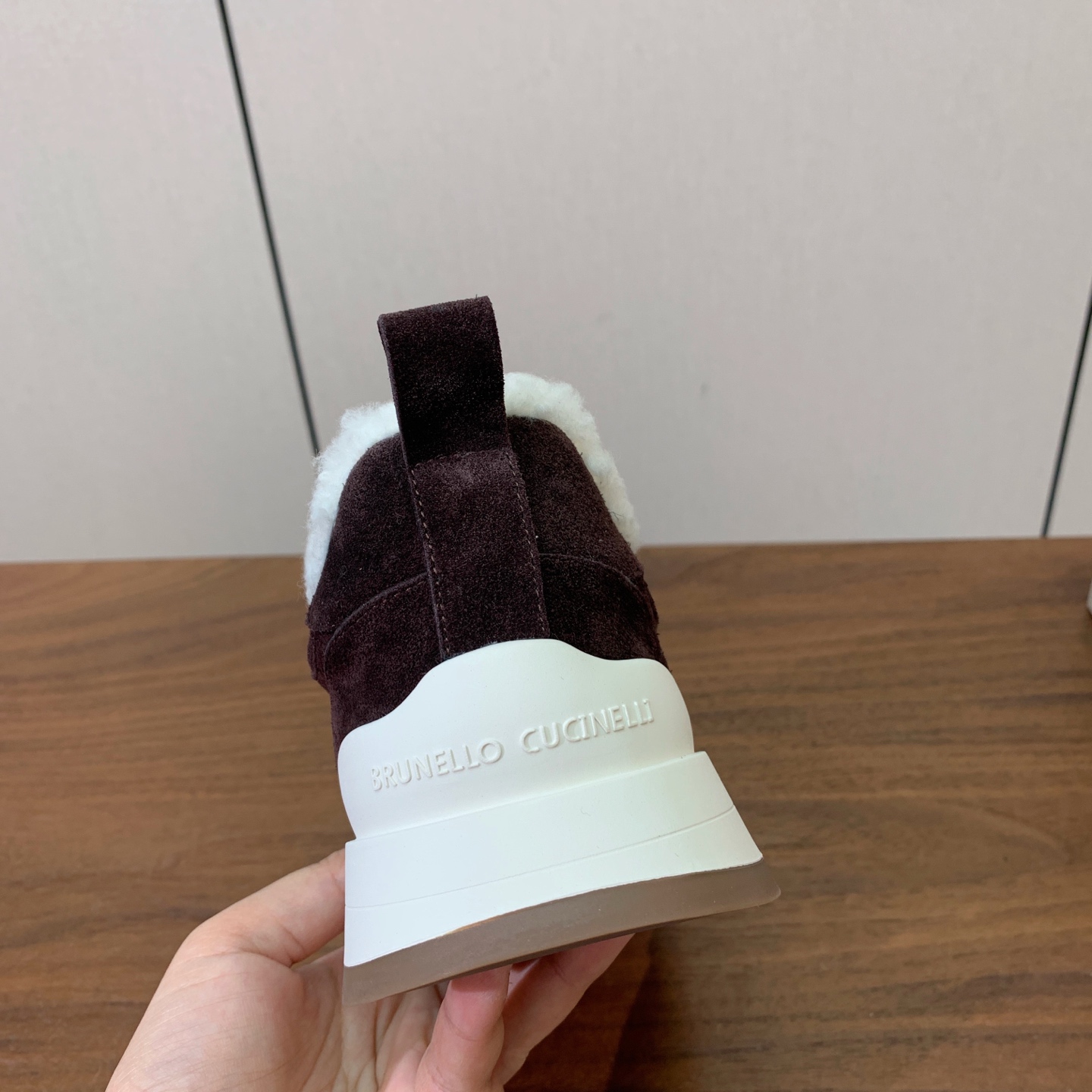 【Brunell* Cucinell*】羊毛里休闲运动鞋。鞋面采用进口牛绒，羊毛内里，原版开模大底！上脚超舒适。 码数：