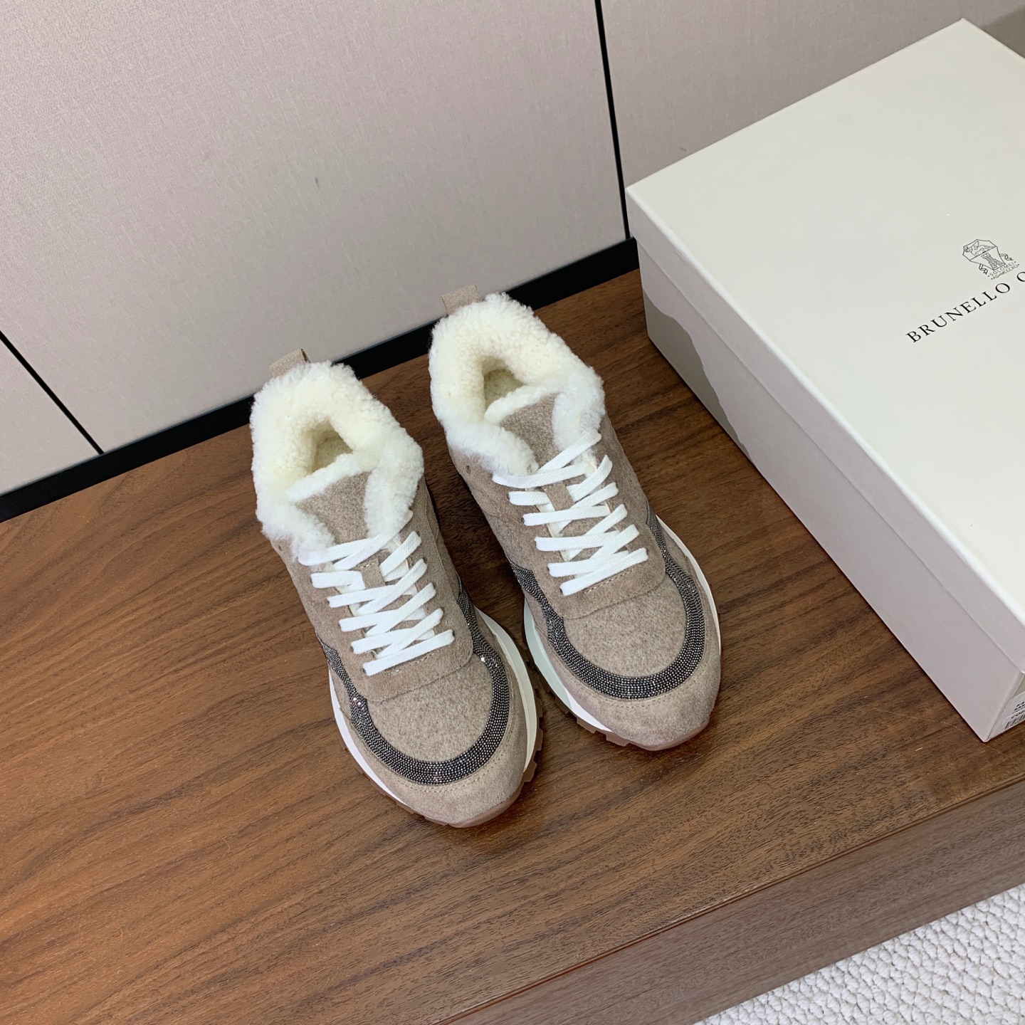 【Brunell* Cucinell*】羊毛里休闲运动鞋。鞋面采用进口牛绒，羊毛内里，原版开模大底！上脚超舒适。 码数：