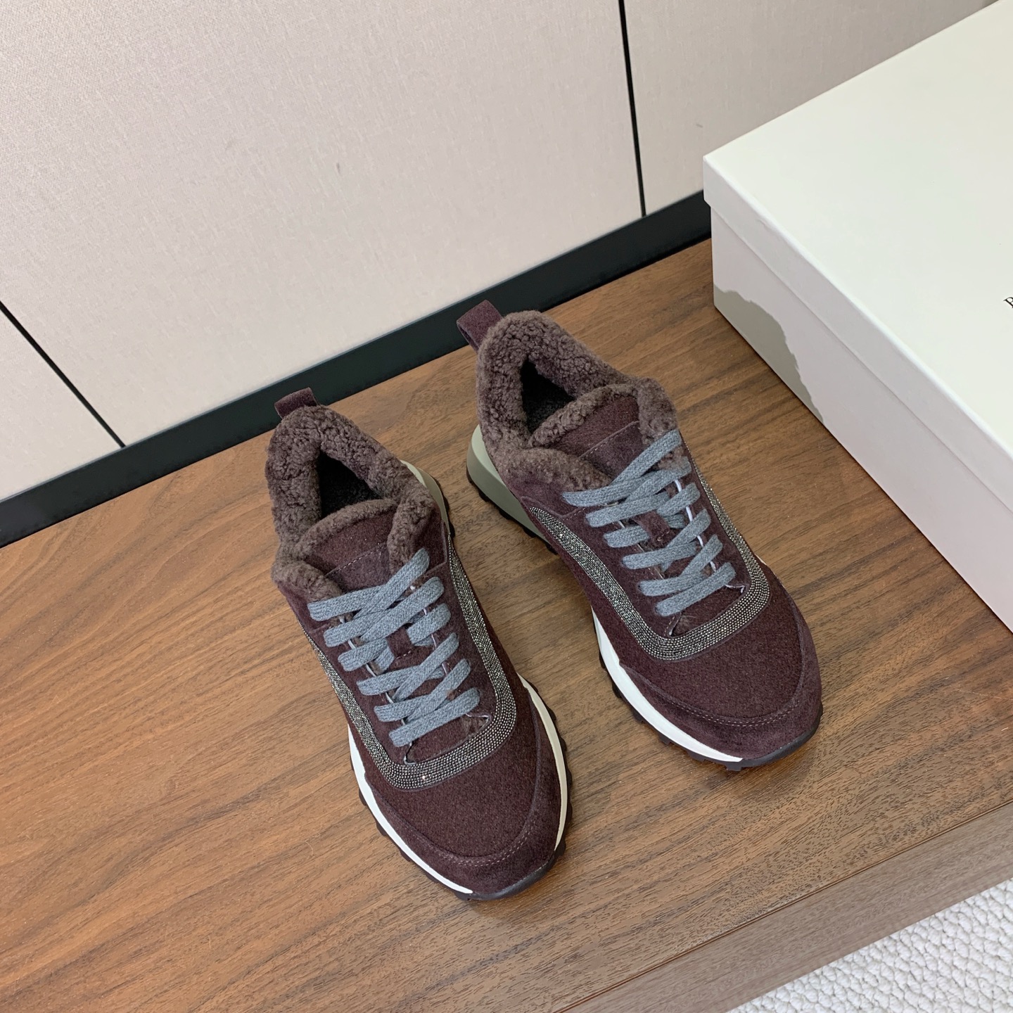 【Brunell* Cucinell*】拼色底羊毛里休闲运动鞋。鞋面采用进口牛绒，羊毛内里，原版开模大底！上脚超舒适。 