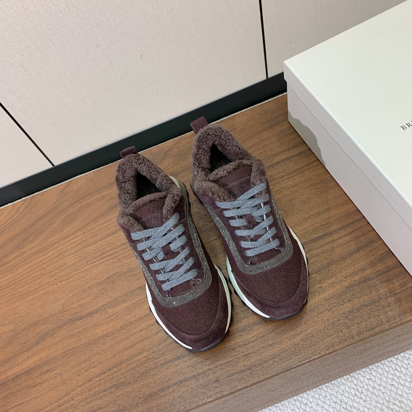 【Brunell* Cucinell*】拼色底羊毛里休闲运动鞋。鞋面采用进口牛绒，羊毛内里，原版开模大底！上脚超舒适。 
