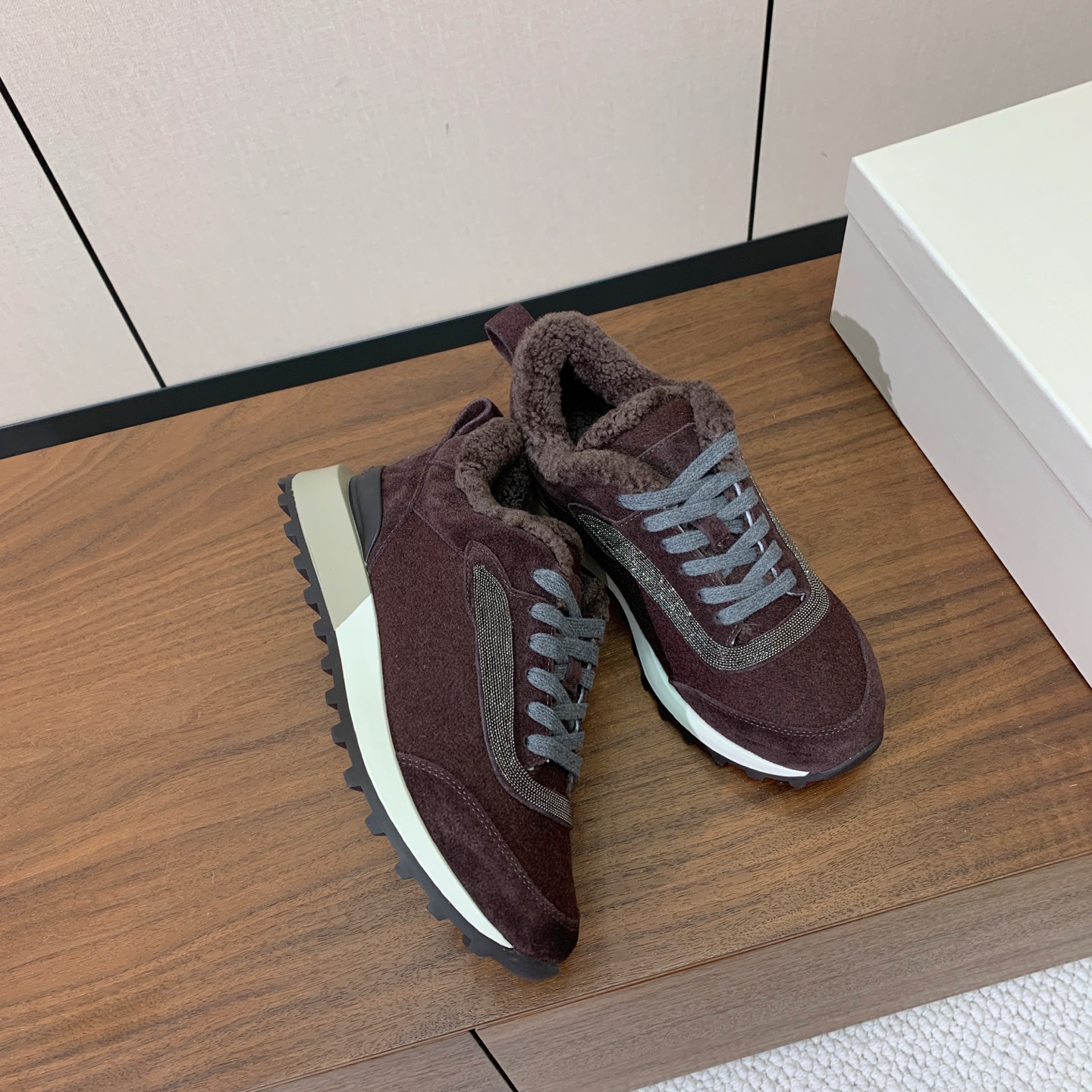 【Brunell* Cucinell*】拼色底羊毛里休闲运动鞋。鞋面采用进口牛绒，羊毛内里，原版开模大底！上脚超舒适。 