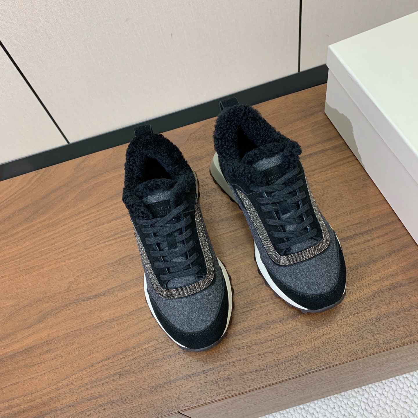 【Brunell* Cucinell*】拼色底羊毛里休闲运动鞋。鞋面采用进口牛绒，羊毛内里，原版开模大底！上脚超舒适。 