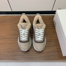 【Brunell* Cucinell*】拼色底羊毛里休闲运动鞋。鞋面采用进口牛绒,羊毛内里,原版开模大底!上脚超舒适。 【Brunell* Cucinell*】拼色底羊毛里休闲运动鞋。鞋面采用进口牛绒,羊毛内里,原版开模大底!上脚超舒适。