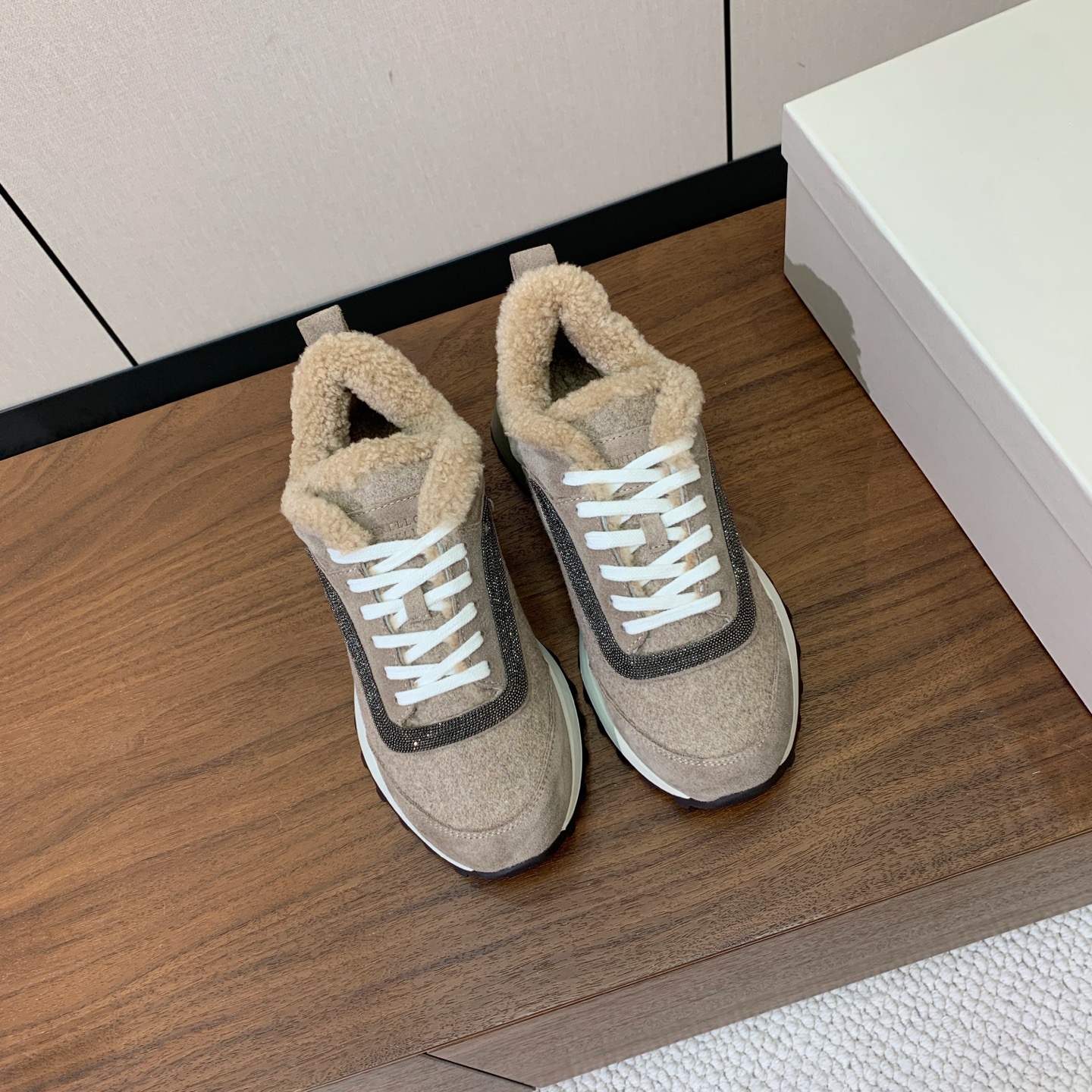 【Brunell* Cucinell*】拼色底羊毛里休闲运动鞋。鞋面采用进口牛绒，羊毛内里，原版开模大底！上脚超舒适。 
