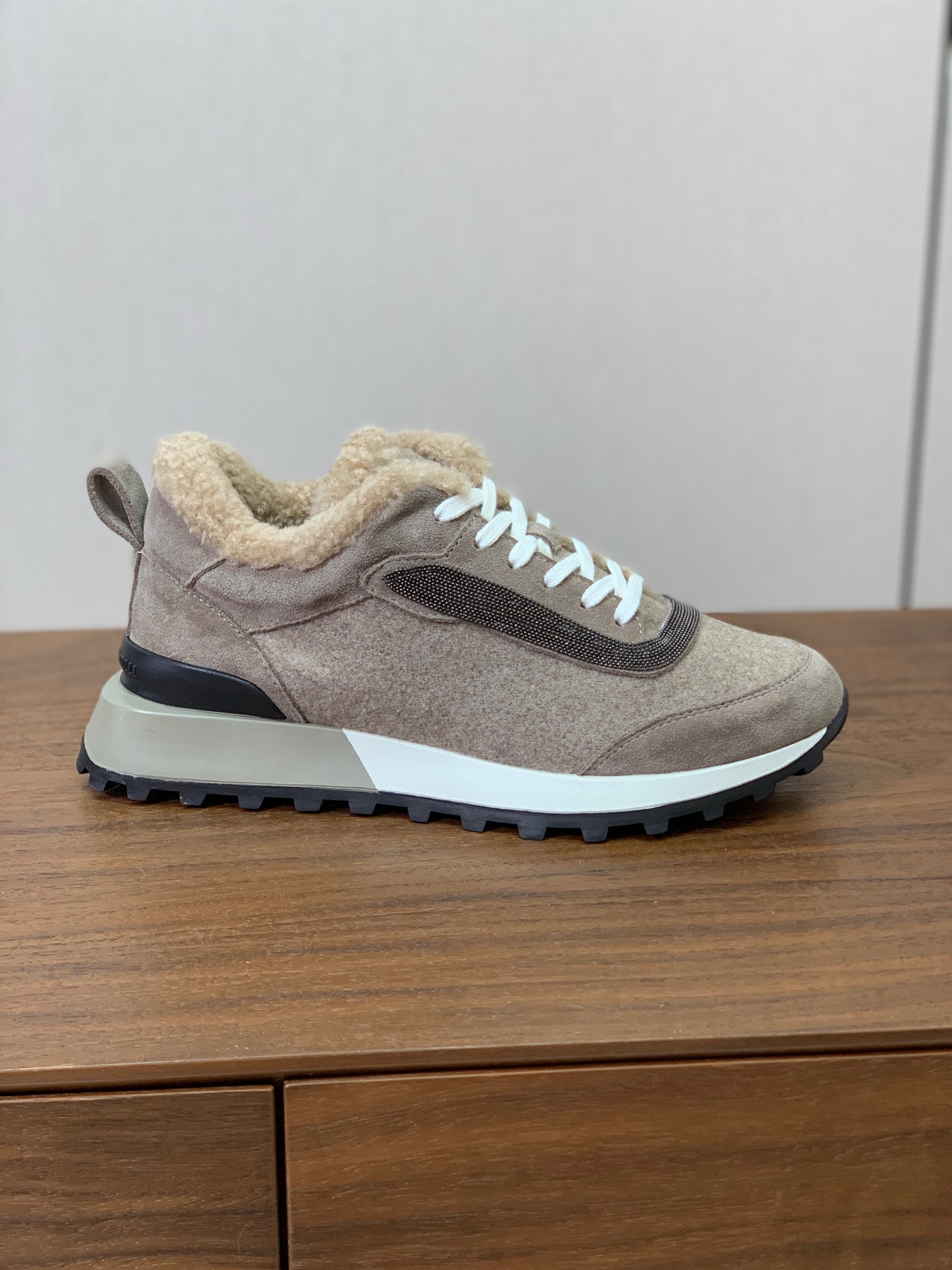 【Brunell* Cucinell*】拼色底羊毛里休闲运动鞋。鞋面采用进口牛绒，羊毛内里，原版开模大底！上脚超舒适。 