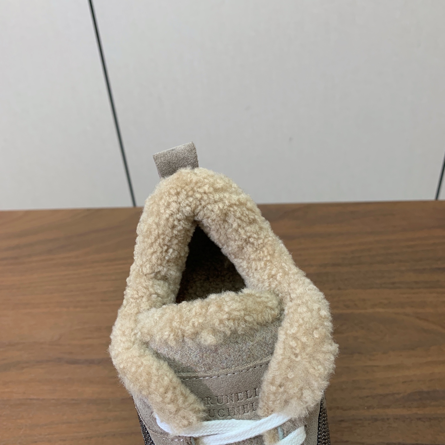 【Brunell* Cucinell*】拼色底羊毛里休闲运动鞋。鞋面采用进口牛绒，羊毛内里，原版开模大底！上脚超舒适。 