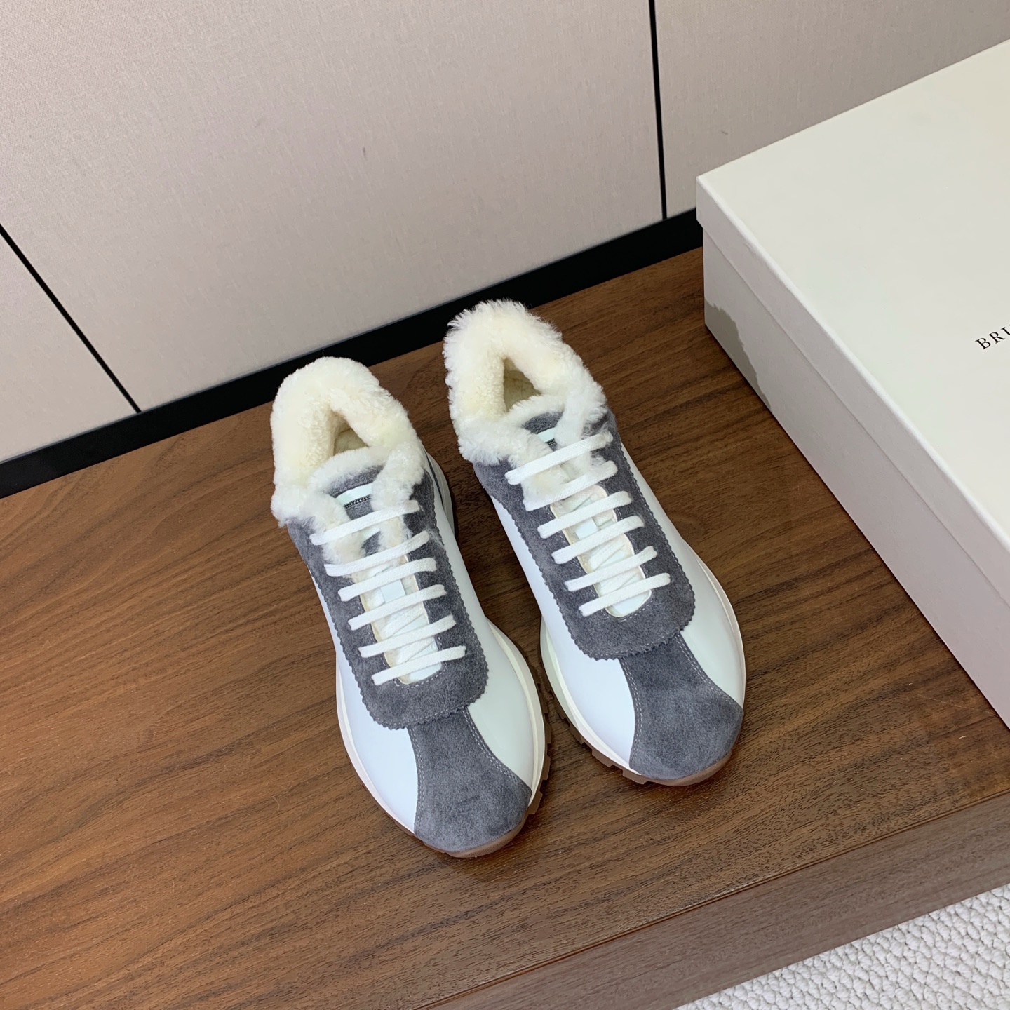 【Brunell* Cucinell*】羊毛里休闲运动鞋。鞋面采用进口牛绒，羊毛内里，原版开模大底！上脚超舒适。 码数：