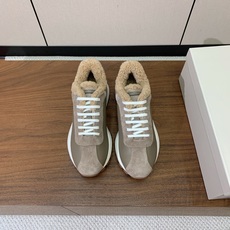 【Brunell* Cucinell*】羊毛里休闲运动鞋。鞋面采用进口牛绒,羊毛内里,原版开模大底!上脚超舒适。 码数: 【Brunell* Cucinell*】羊毛里休闲运动鞋。鞋面采用进口牛绒,羊毛内里,原版开模大底!上脚超舒适。 码数: