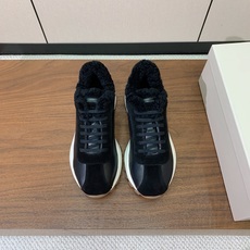 【Brunell* Cucinell*】羊毛里休闲运动鞋。鞋面采用进口牛绒,羊毛内里,原版开模大底!上脚超舒适。 码数: 【Brunell* Cucinell*】羊毛里休闲运动鞋。鞋面采用进口牛绒,羊毛内里,原版开模大底!上脚超舒适。 码数: