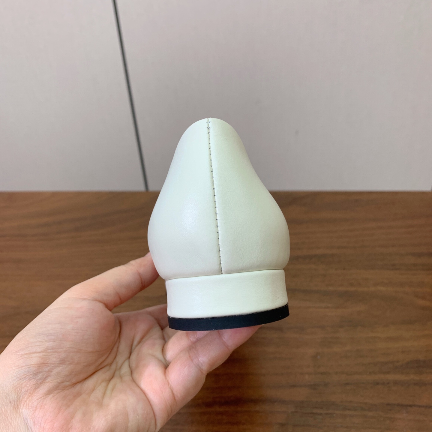 【Loro Piana】拼色单鞋。极简主义风格。属于非常耐看的款式！高级百搭之王。鞋面牛皮。进口真皮大底。 码数：35-