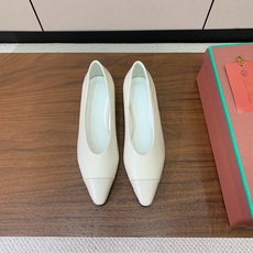 【Loro Piana】拼色单鞋。极简主义风格。属于非常耐看的款式!高级百搭之王。鞋面牛皮。进口真皮大底。 码数:35- 【Loro Piana】拼色单鞋。极简主义风格。属于非常耐看的款式!高级百搭之王。鞋面牛皮。进口真皮大底。 码数:35-