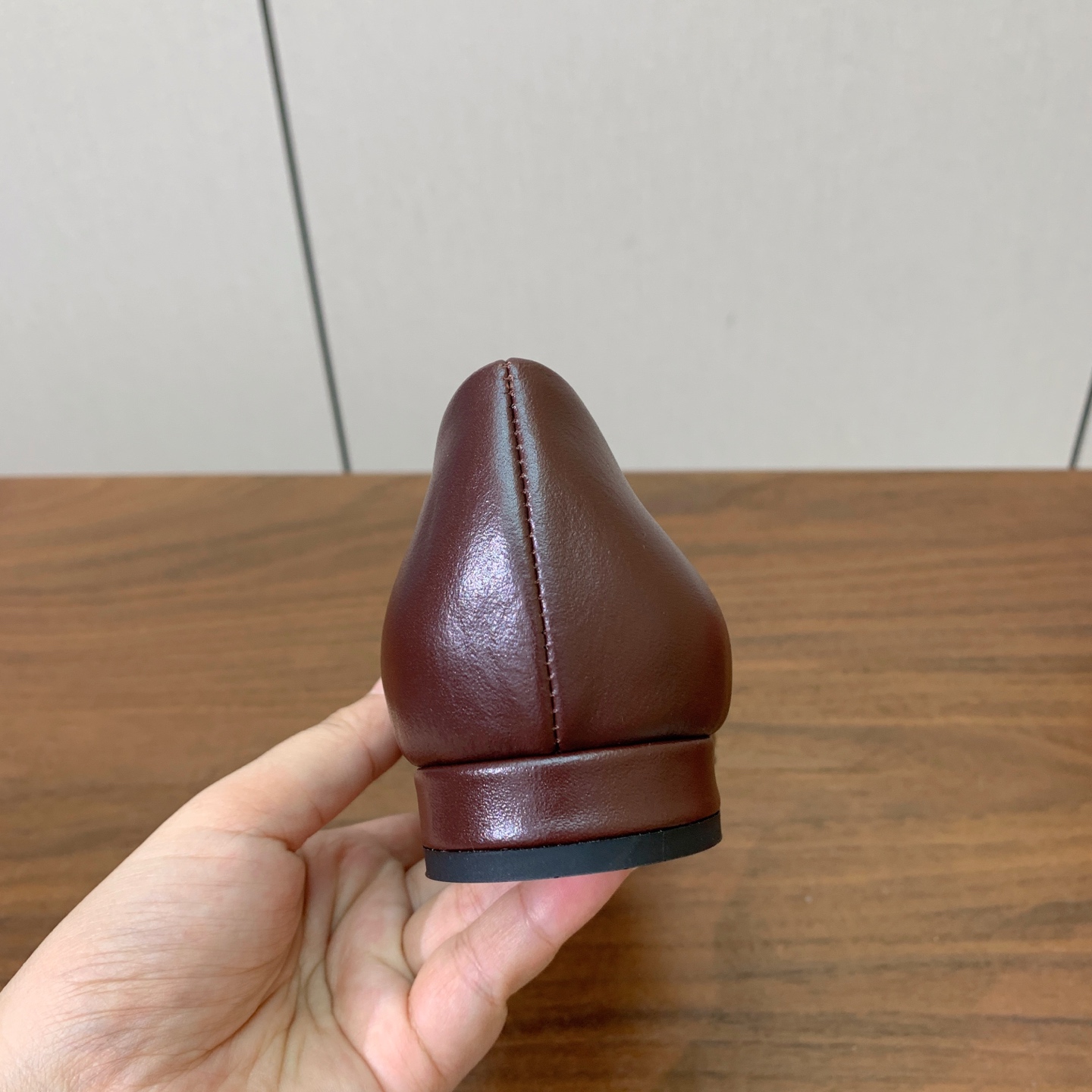 【Loro Piana】拼色单鞋。极简主义风格。属于非常耐看的款式！高级百搭之王。鞋面牛皮。进口真皮大底。 码数：35-