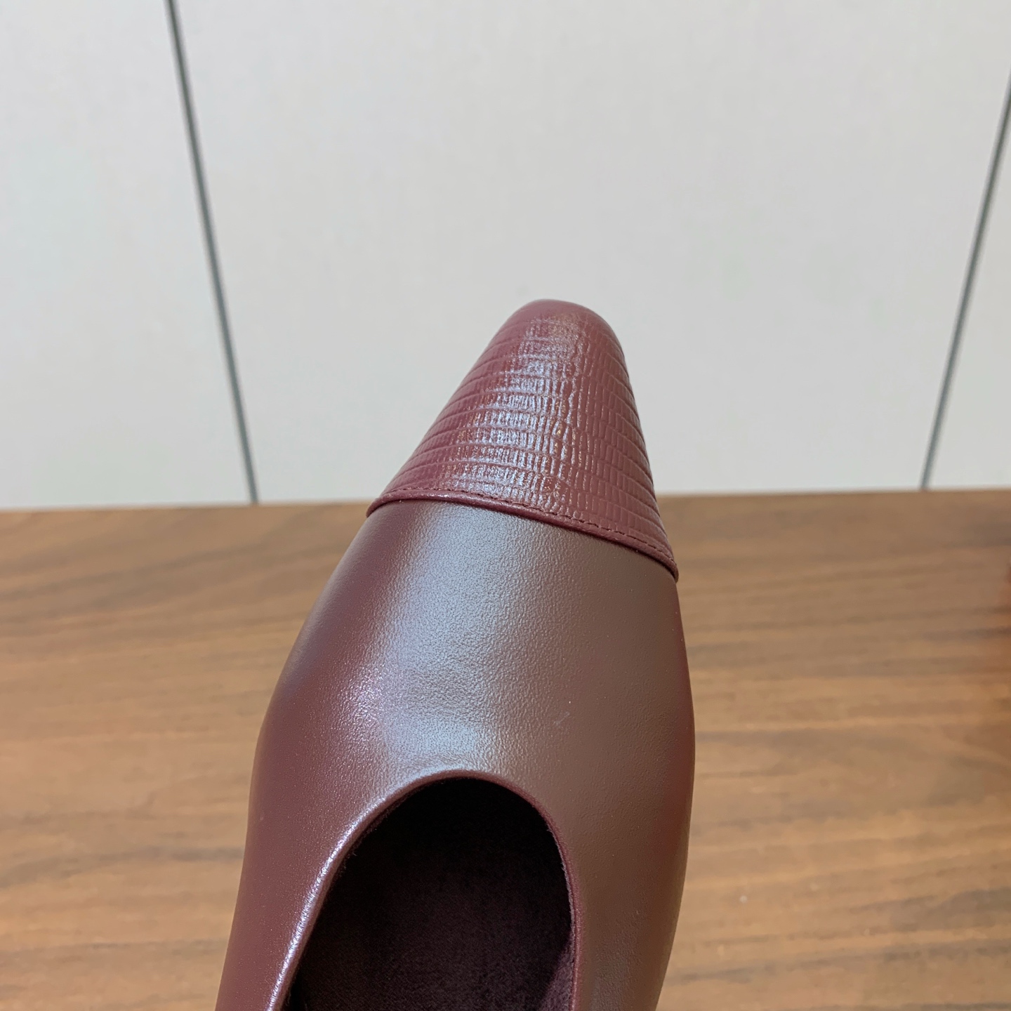 【Loro Piana】拼色单鞋。极简主义风格。属于非常耐看的款式！高级百搭之王。鞋面牛皮。进口真皮大底。 码数：35-