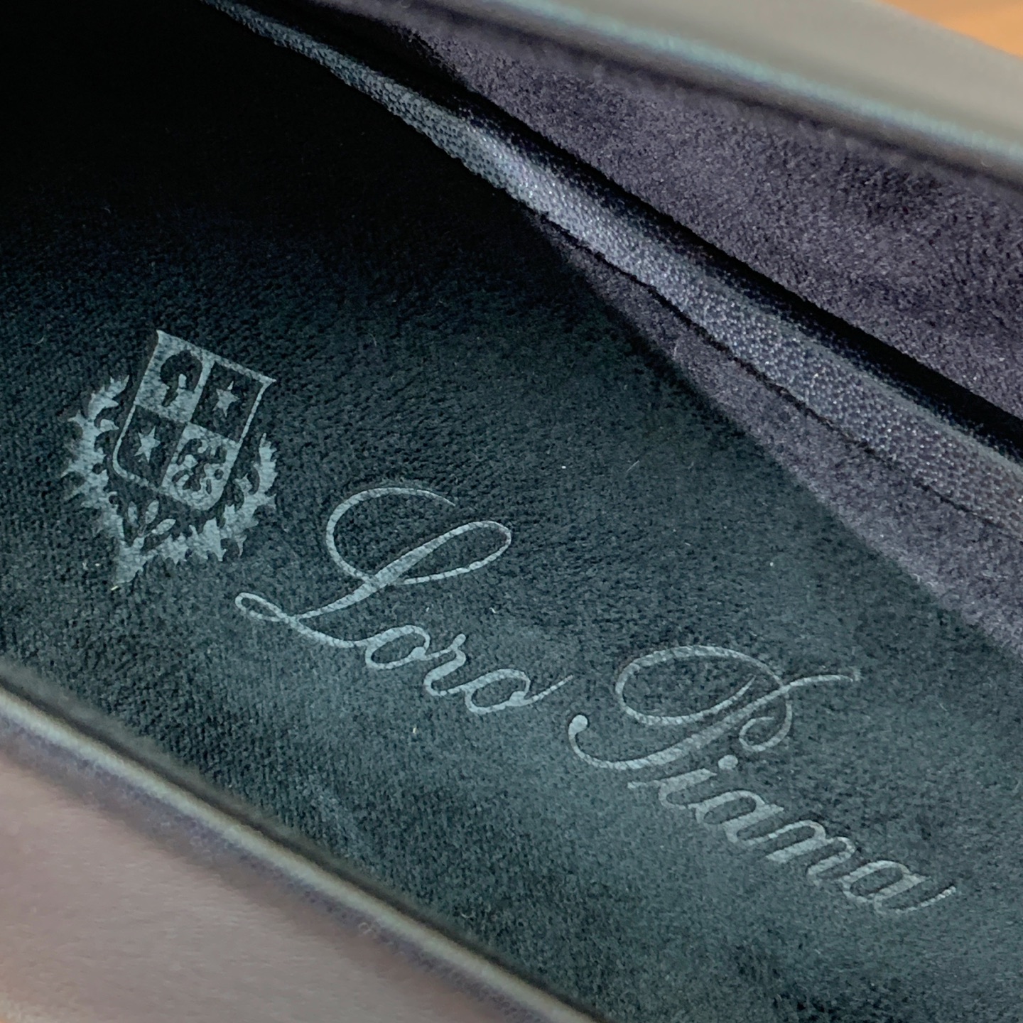 【Loro Piana】拼色单鞋。极简主义风格。属于非常耐看的款式！高级百搭之王。鞋面牛皮。进口真皮大底。 码数：35-