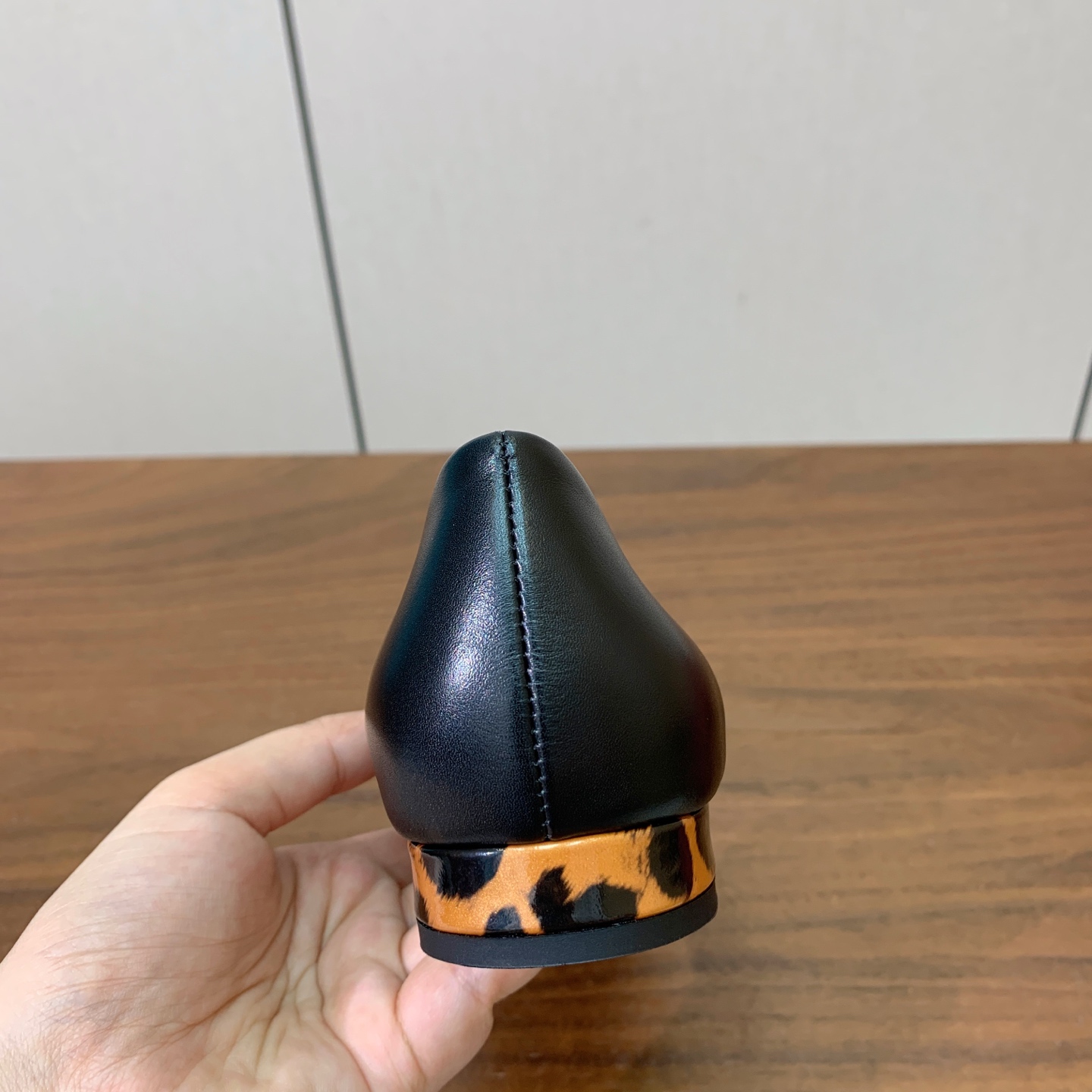 【Loro Piana】拼色单鞋。极简主义风格。属于非常耐看的款式！高级百搭之王。鞋面牛皮。进口真皮大底。 码数：35-