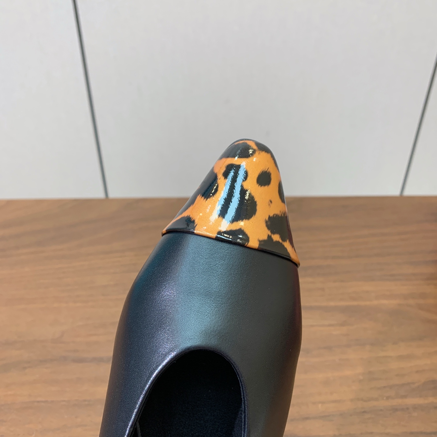 【Loro Piana】拼色单鞋。极简主义风格。属于非常耐看的款式！高级百搭之王。鞋面牛皮。进口真皮大底。 码数：35-