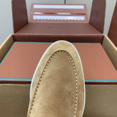 【Loro Piana】顶级版本男款乐福鞋,原版一比一。品牌低调奢华柔软一贯纯色简约的设计风格。皮质柔软舒适度极高 材质 【Loro Piana】顶级版本男款乐福鞋,原版一比一。品牌低调奢华柔软一贯纯色简约的设计风格。皮质柔软舒适度极高 材质