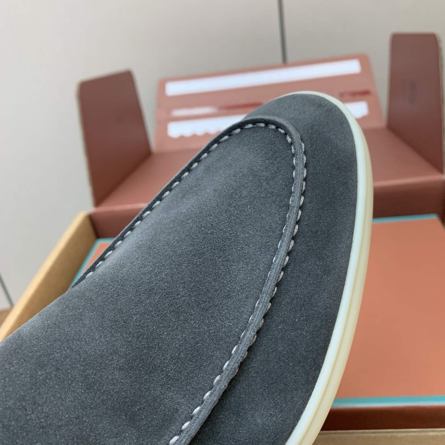 【Loro Piana】顶级版本男款乐福鞋,原版一比一。品牌低调奢华柔软一贯纯色简约的设计风格。皮质柔软舒适度极高 材质 【Loro Piana】顶级版本男款乐福鞋,原版一比一。品牌低调奢华柔软一贯纯色简约的设计风格。皮质柔软舒适度极高 材质