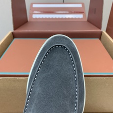 【Loro Piana】顶级版本男款乐福鞋,原版一比一。品牌低调奢华柔软一贯纯色简约的设计风格。皮质柔软舒适度极高 材质 【Loro Piana】顶级版本男款乐福鞋,原版一比一。品牌低调奢华柔软一贯纯色简约的设计风格。皮质柔软舒适度极高 材质
