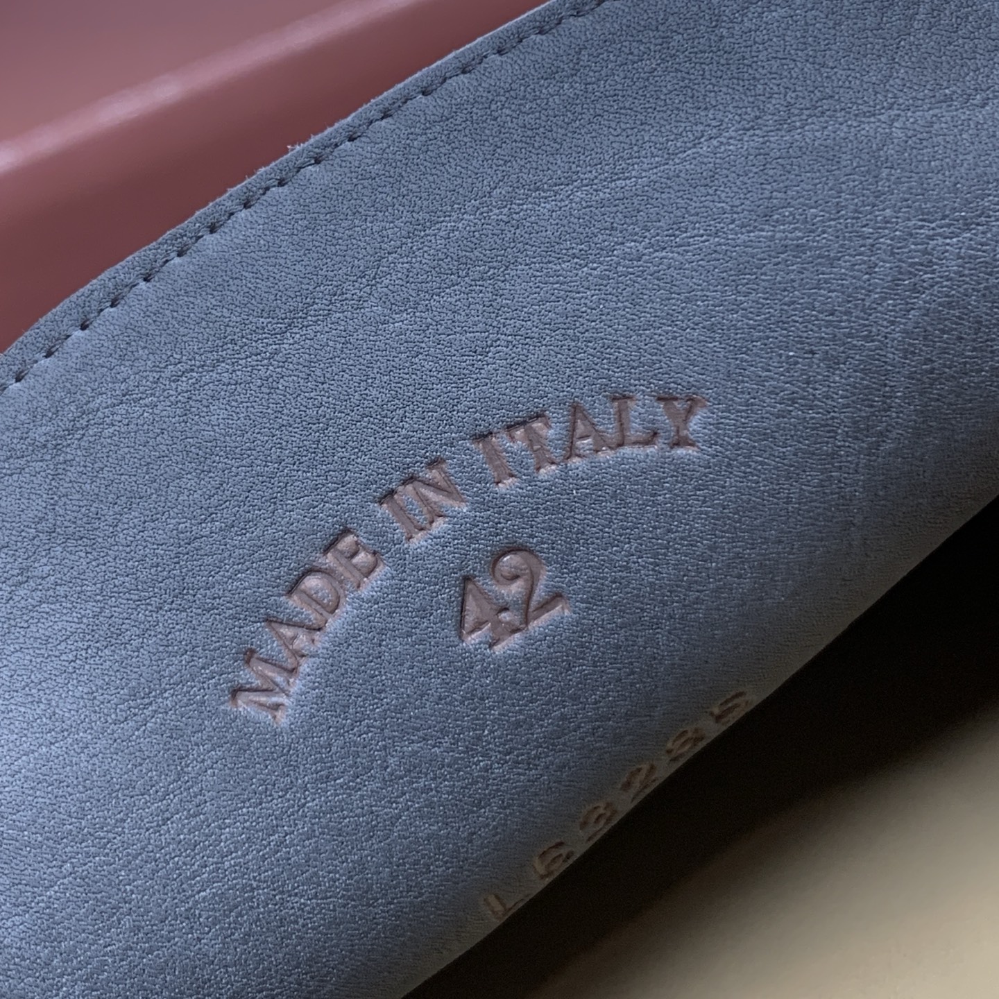 【Loro Piana】顶级版本男款乐福鞋,原版一比一。品牌低调奢华柔软一贯纯色简约的设计风格。皮质柔软舒适度极高 材质 【Loro Piana】顶级版本男款乐福鞋,原版一比一。品牌低调奢华柔软一贯纯色简约的设计风格。皮质柔软舒适度极高 材质