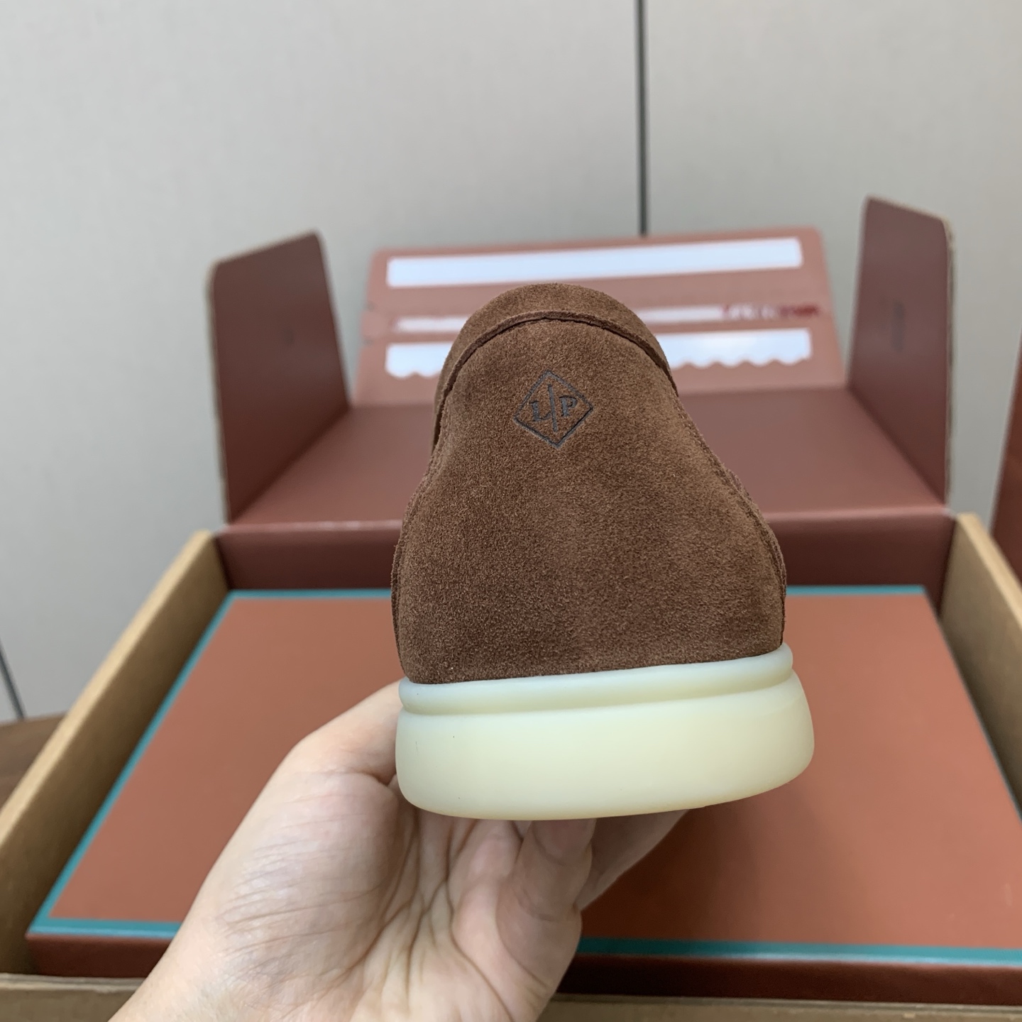 【Loro Piana】顶级版本男款编织乐福鞋,原版一比一。品牌低调奢华柔软一贯纯色简约的设计风格。皮质柔软舒适度极高 【Loro Piana】顶级版本男款编织乐福鞋,原版一比一。品牌低调奢华柔软一贯纯色简约的设计风格。皮质柔软舒适度极高
