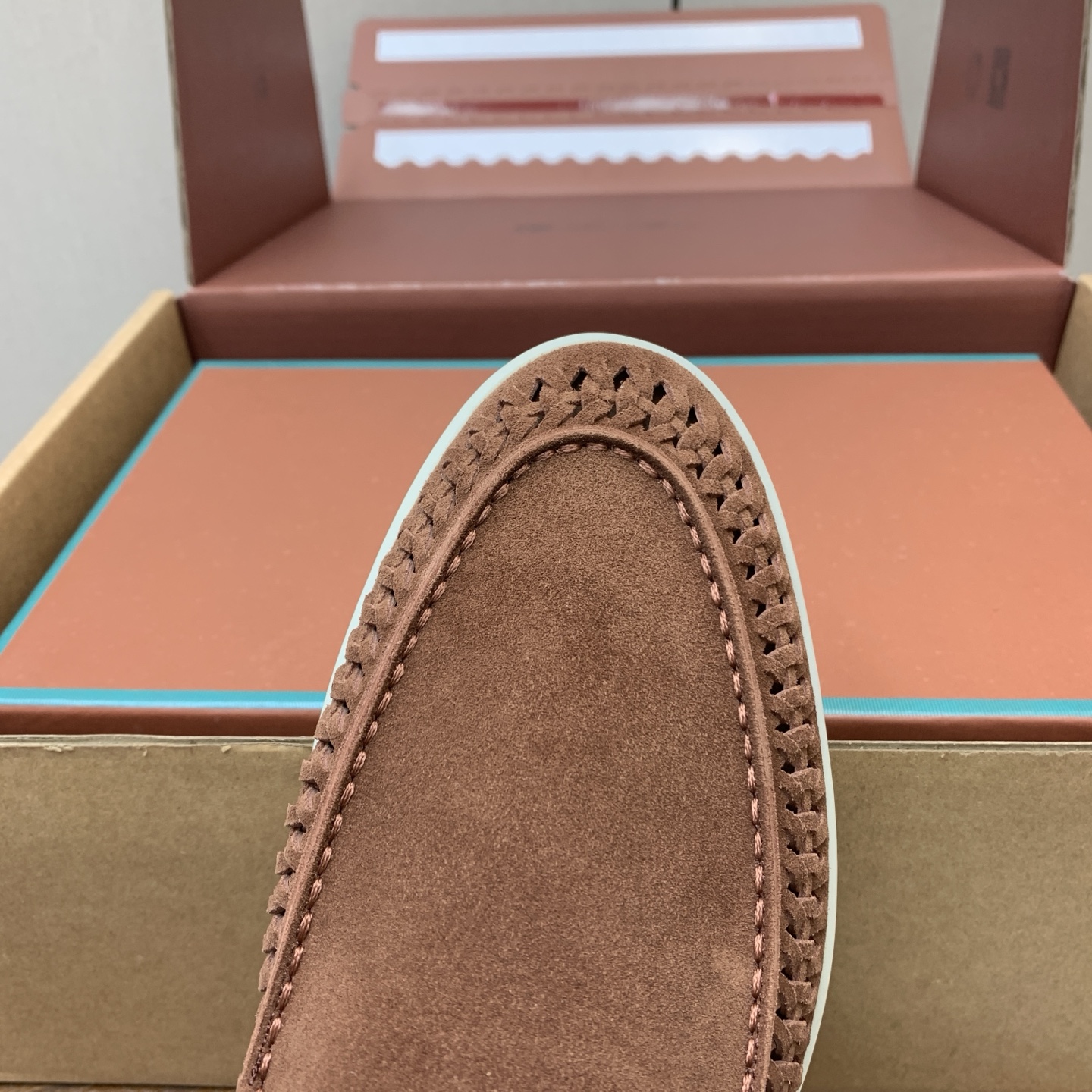 【Loro Piana】顶级版本男款编织乐福鞋,原版一比一。品牌低调奢华柔软一贯纯色简约的设计风格。皮质柔软舒适度极高 【Loro Piana】顶级版本男款编织乐福鞋,原版一比一。品牌低调奢华柔软一贯纯色简约的设计风格。皮质柔软舒适度极高