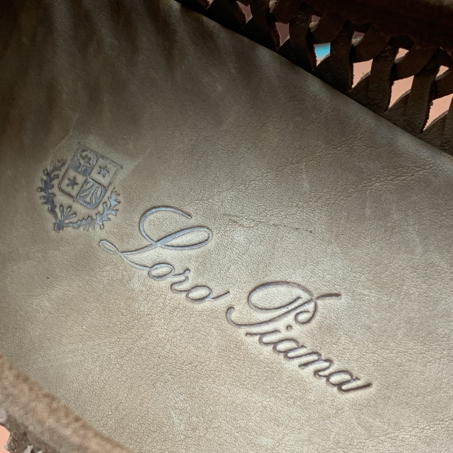 【Loro Piana】顶级版本男款编织乐福鞋,原版一比一。品牌低调奢华柔软一贯纯色简约的设计风格。皮质柔软舒适度极高 【Loro Piana】顶级版本男款编织乐福鞋,原版一比一。品牌低调奢华柔软一贯纯色简约的设计风格。皮质柔软舒适度极高