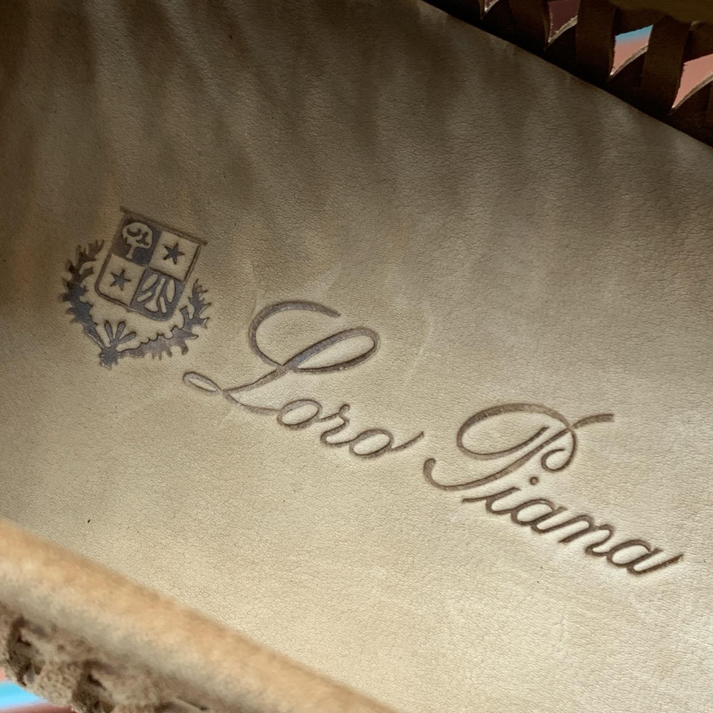 【Loro Piana】顶级版本男款编织乐福鞋,原版一比一。品牌低调奢华柔软一贯纯色简约的设计风格。皮质柔软舒适度极高 【Loro Piana】顶级版本男款编织乐福鞋,原版一比一。品牌低调奢华柔软一贯纯色简约的设计风格。皮质柔软舒适度极高