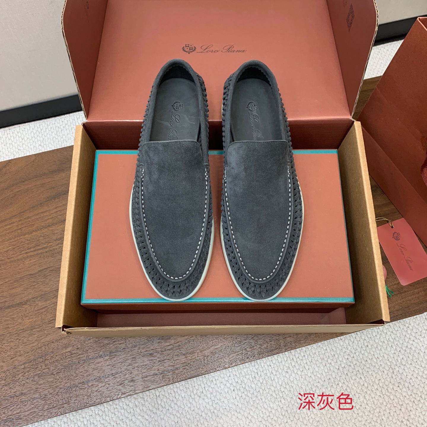 【Loro Piana】顶级版本男款编织乐福鞋,原版一比一。品牌低调奢华柔软一贯纯色简约的设计风格。皮质柔软舒适度极高 【Loro Piana】顶级版本男款编织乐福鞋,原版一比一。品牌低调奢华柔软一贯纯色简约的设计风格。皮质柔软舒适度极高