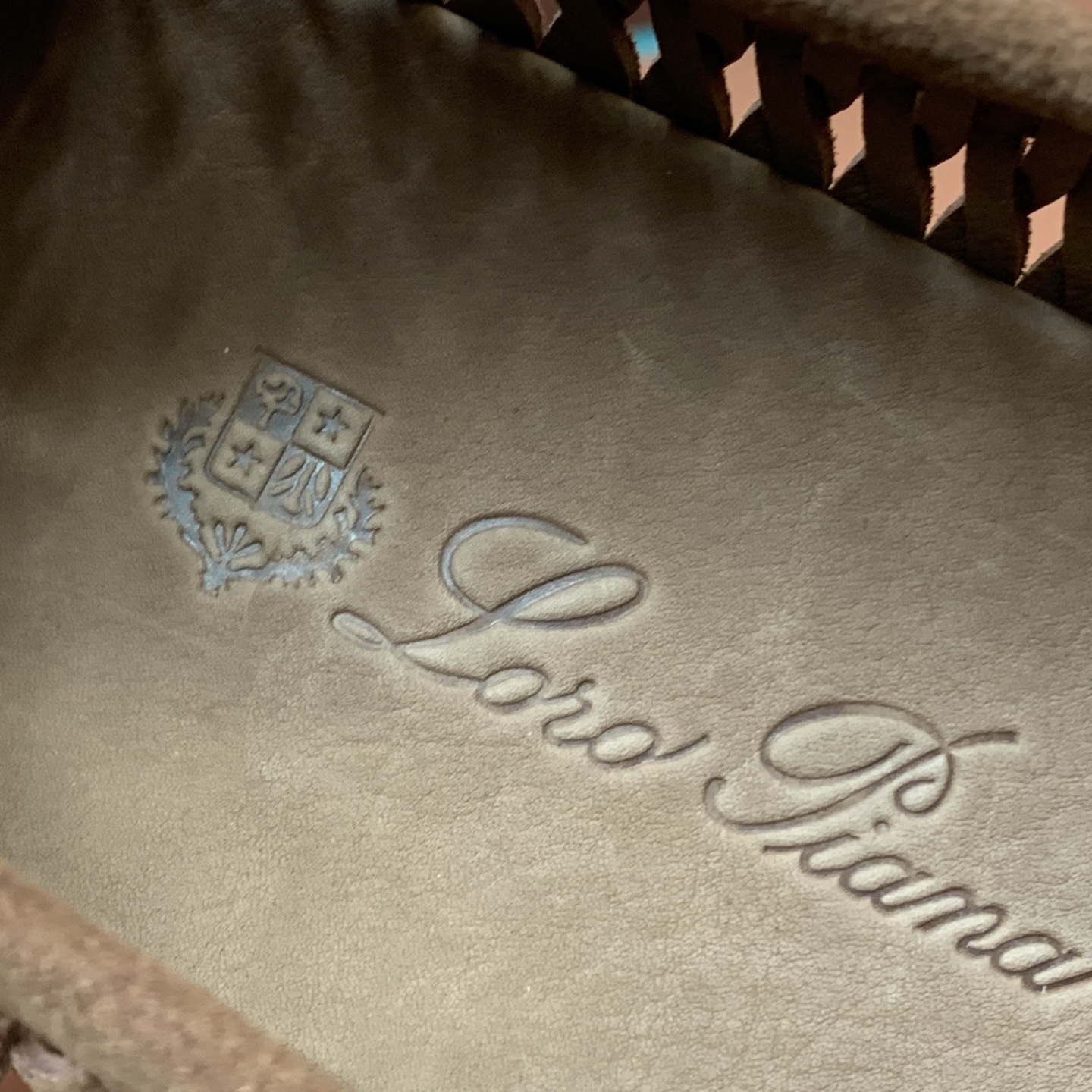 【Loro Piana】顶级版编织乐福鞋,原版一比一。品牌低调奢华柔软一贯纯色简约的设计风格。皮质柔软舒适度极高 材质: 【Loro Piana】顶级版编织乐福鞋,原版一比一。品牌低调奢华柔软一贯纯色简约的设计风格。皮质柔软舒适度极高 材质: