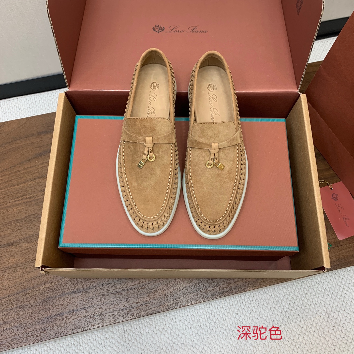 【Loro Piana】顶级版编织乐福鞋,原版一比一。品牌低调奢华柔软一贯纯色简约的设计风格。皮质柔软舒适度极高 材质: 【Loro Piana】顶级版编织乐福鞋,原版一比一。品牌低调奢华柔软一贯纯色简约的设计风格。皮质柔软舒适度极高 材质: