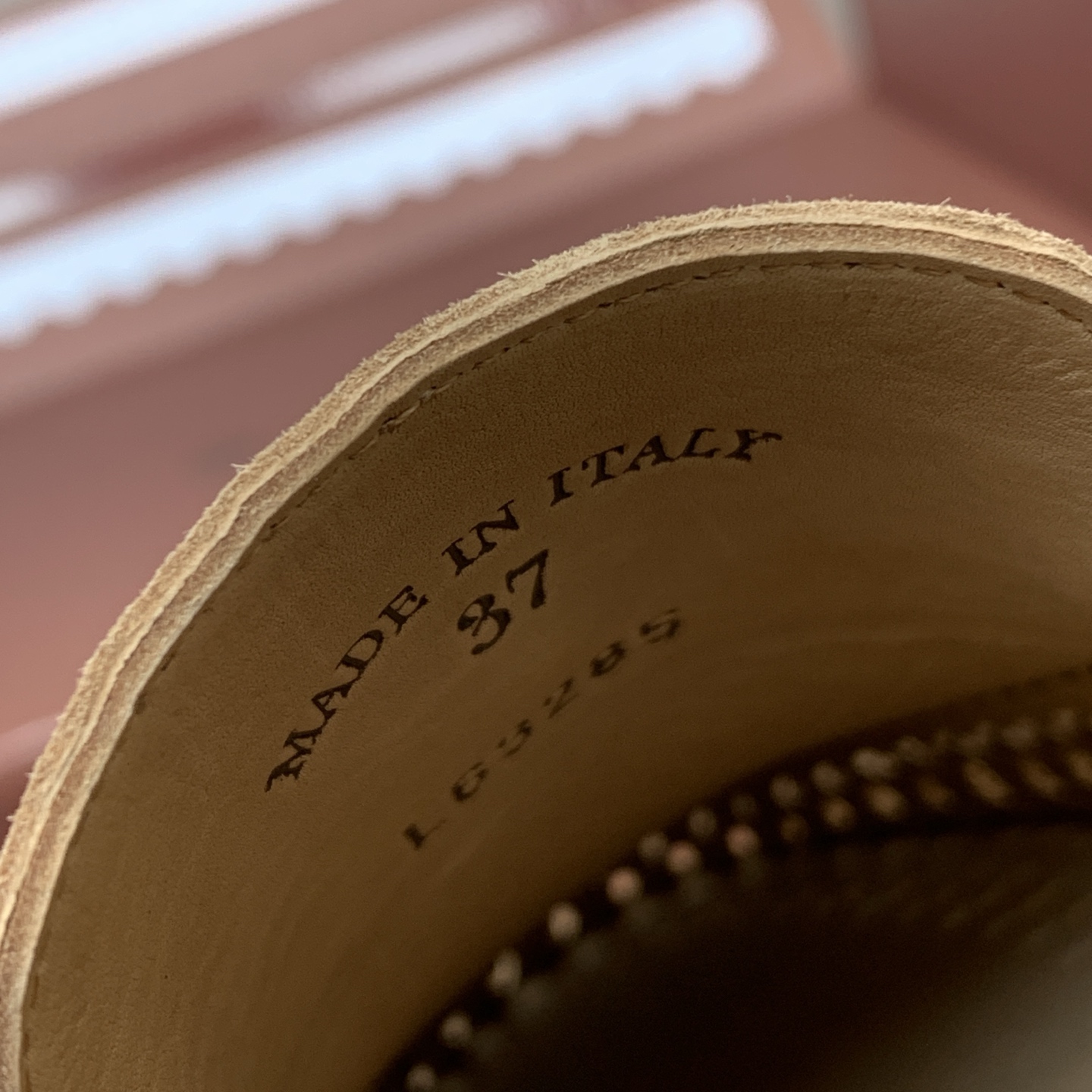 【Loro Piana】顶级版编织乐福鞋，原版一比一。品牌低调奢华柔软一贯纯色简约的设计风格。皮质柔软舒适度极高 材质：