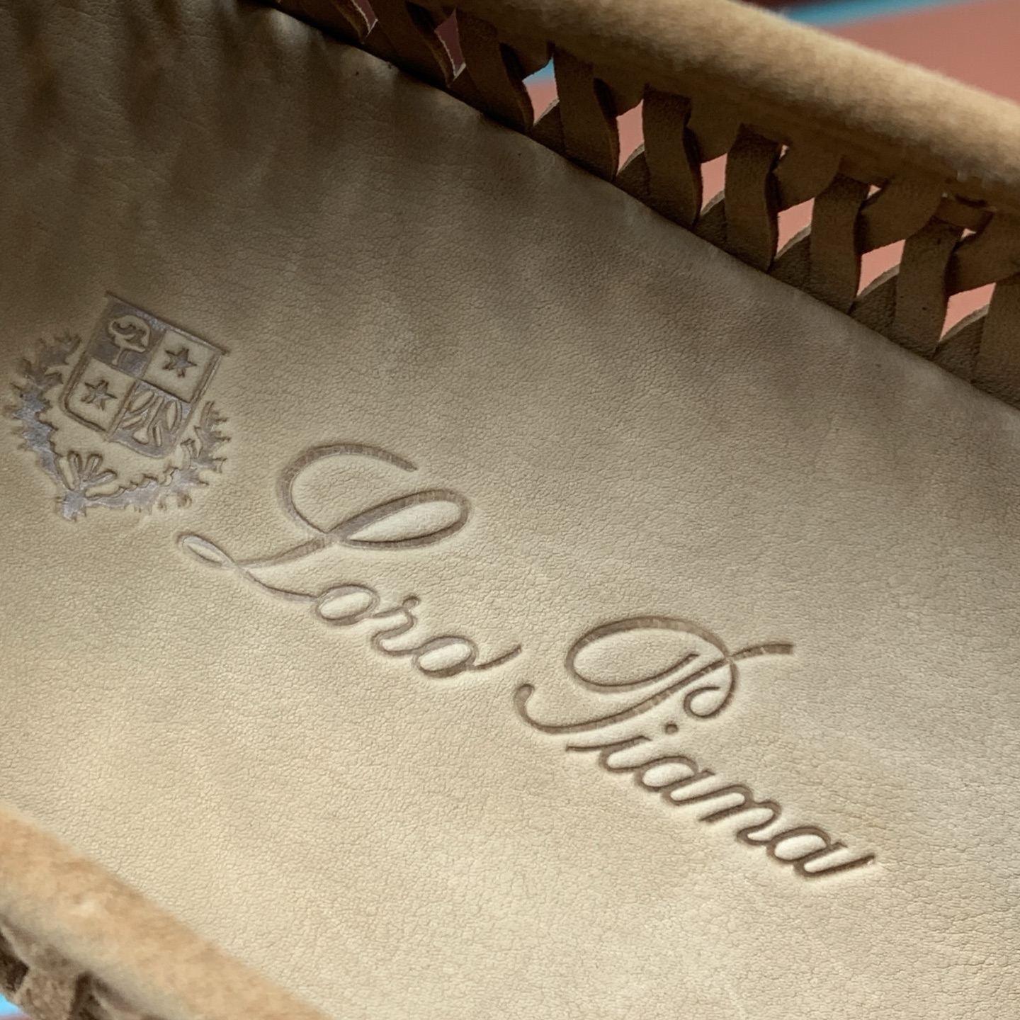 【Loro Piana】顶级版编织乐福鞋，原版一比一。品牌低调奢华柔软一贯纯色简约的设计风格。皮质柔软舒适度极高 材质：