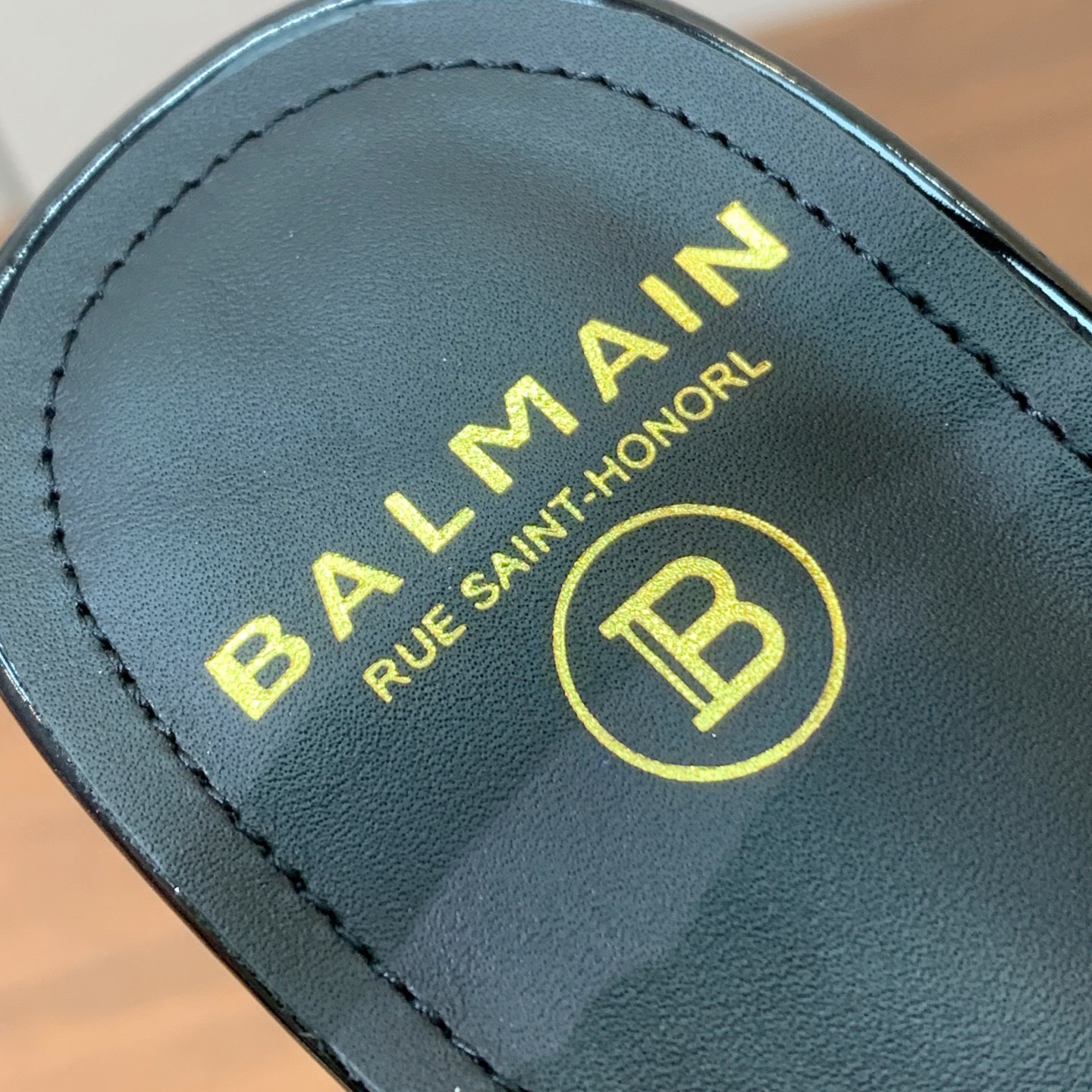 【Bal*ain】水台凉鞋。愈发別致出众，无敌气场、无敌好看。鞋面牛皮、漆皮。水台开模。牛皮垫脚。真皮大底。跟高10.5