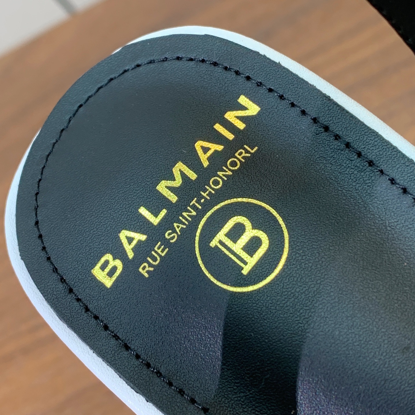 【Bal*ain】水台凉鞋。愈发別致出众，无敌气场、无敌好看。鞋面牛皮、漆皮。水台开模。牛皮垫脚。真皮大底。跟高10.5