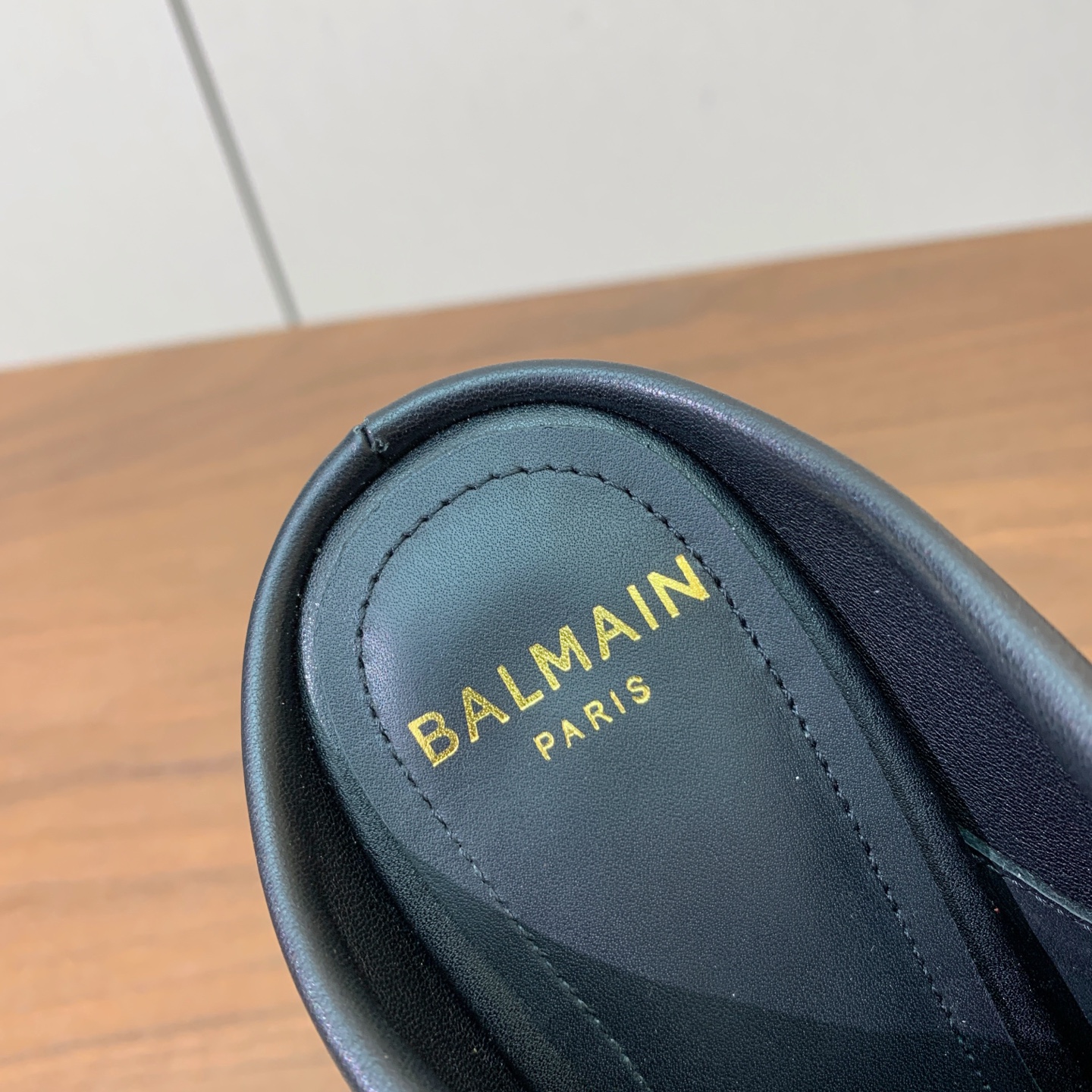 【Bal*ain】高跟鼻环半拖。无敌气场、无敌好看。原版定制进口小牛皮。牛皮垫脚。意大利进口真皮大底，跟高9.5cm 码