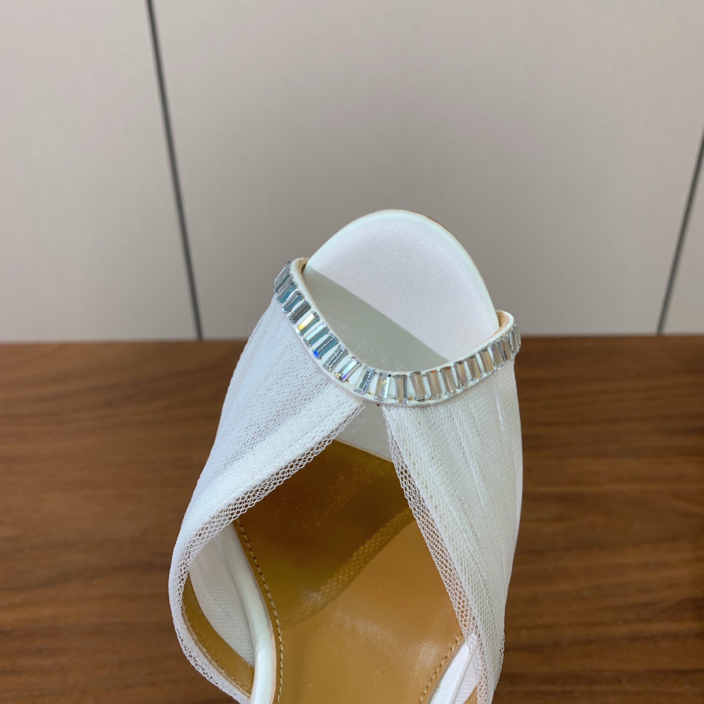 【AQUAZZUR* 】网纱钻面凉鞋。性感的代言品牌。鞋面网纱➕真丝烫钻。羊皮垫脚，真皮大底。跟高10cm 码数：35-
