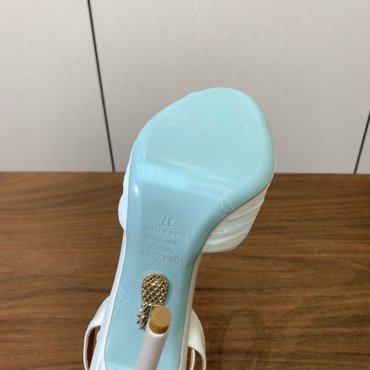 【AQUAZZUR* 】网纱钻面凉鞋。性感的代言品牌。鞋面网纱➕真丝烫钻。羊皮垫脚，真皮大底。跟高10cm 码数：35-