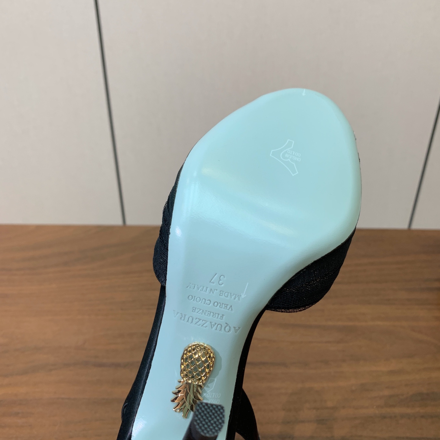 【AQUAZZUR* 】网纱钻面凉鞋。性感的代言品牌。鞋面网纱➕真丝烫钻。羊皮垫脚，真皮大底。跟高10cm 码数：35-