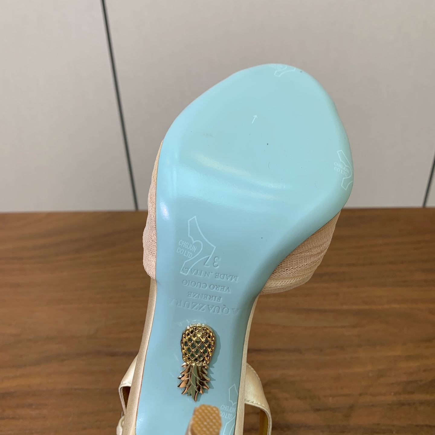 【AQUAZZUR* 】网纱钻面凉鞋。性感的代言品牌。鞋面网纱➕真丝烫钻。羊皮垫脚，真皮大底。跟高10cm 码数：35-